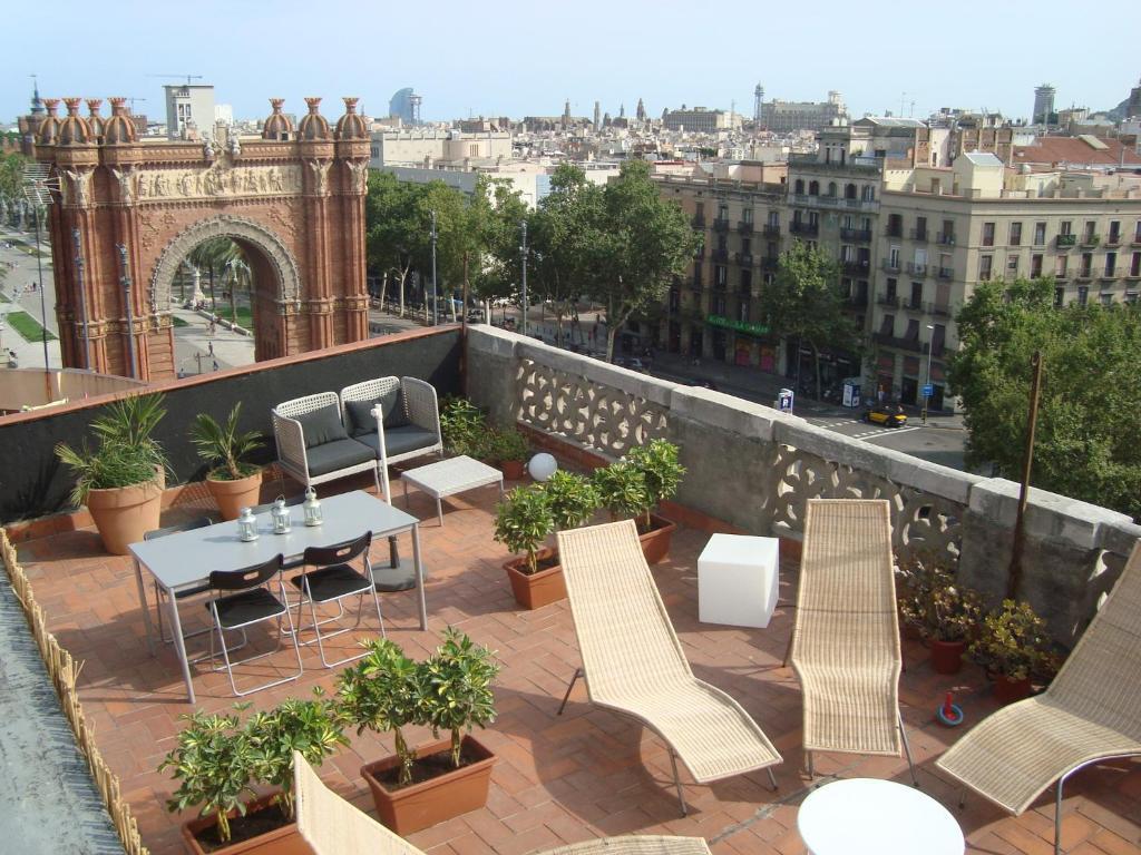 My Space Barcelona Pool City Center Exterior photo